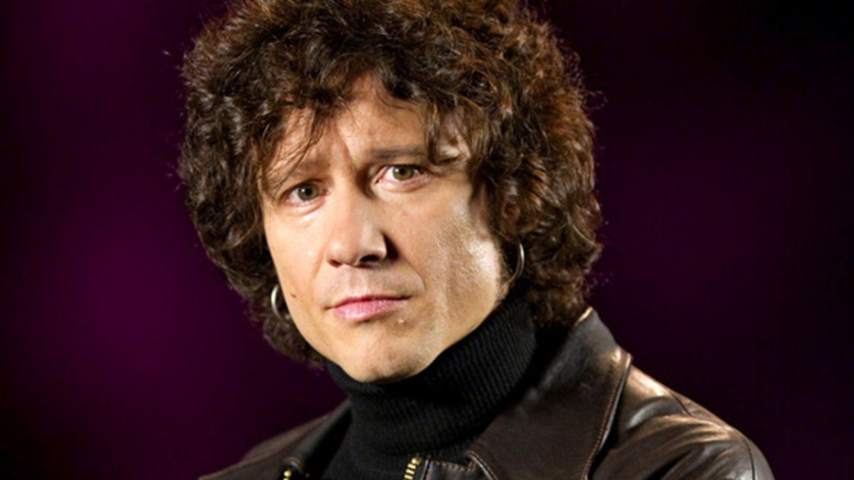 El m&uacute;sico, que lleva 35 a&ntilde;os de carrera, decidi&oacute; "de manera muy meditada y consciente", "abandonar" su actividad interpretativa en los conciertos y tour.