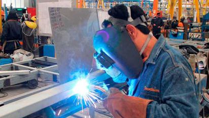 Según el INDEC, la actividad económica disminuyó 0,3% interanual en noviembre de 2025 y 0,3% con respecto a octubre