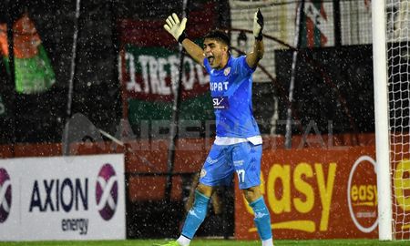 Santiago Mele, figura en el triunfo del Club Atlético Unión ante Sportivo Las Parejas por Copa Argentina, celebró el triunfo en Rosario. Santiago Mele, figura en el triunfo del Club Atlético Unión ante Sportivo Las Parejas por Copa Argentina, celebró el triunfo en Rosario.