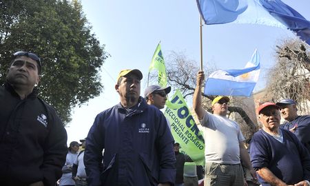El beneficio alcanza a unos 1.200 trabajadores portuarios. El beneficio alcanza a unos 1.200 trabajadores portuarios.