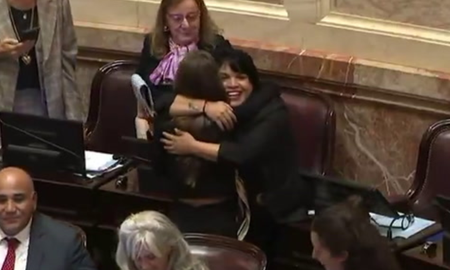 alicia kirchner celebro con abrazos y sonrisas el rechazo de la ley de ficha limpia: el video que genero indignacion alicia kirchner celebro con abrazos y sonrisas el rechazo de la ley de ficha limpia: el video que genero indignacion