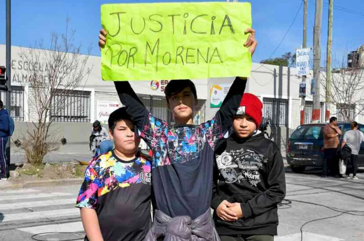 Compañeros, familiares y vecinos de Morena Domínguez pidieron justicia en Lanús.
