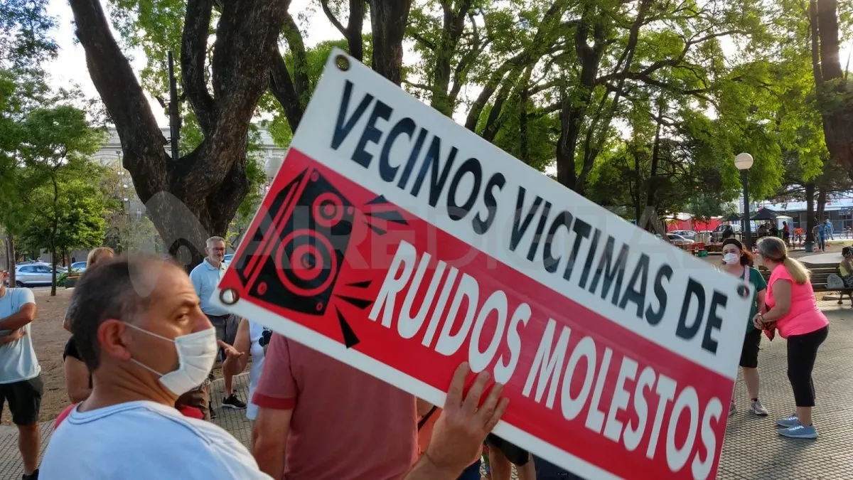 Son numerosas las protestas de los vecinos por ruidos molestos ocasionados en zonas de bares, pubs y boliches.