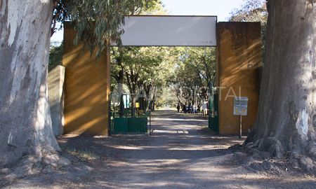 Ingreso a la Granja La Esmeralda de Santa Fe. Ingreso a la Granja La Esmeralda de Santa Fe.