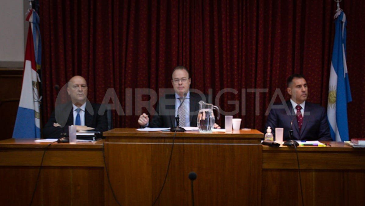 Nicolás Falkenberg (centro)