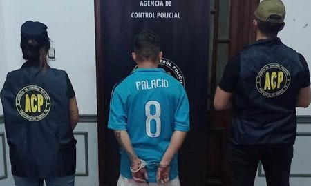 La Agencia de Control Policial detuvo este jueves a un policía por su presunta participación en un homicidio ocurrido en el mes de julio en el paraje Los Zapallos. La Agencia de Control Policial detuvo este jueves a un policía por su presunta participación en un homicidio ocurrido en el mes de julio en el paraje Los Zapallos.