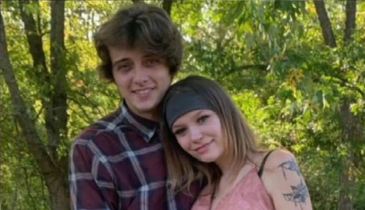 La increíble historia de la pareja de jóvenes que sólo tiene sexo en Navidad