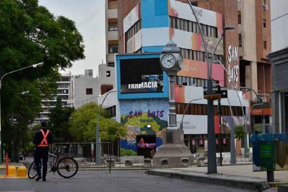 Pertenecen al grupo de riesgo, se juntaron en una casa a guitarrear y a tomar alcohol y fueron detenidos