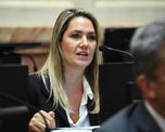 La lista de delitos que se le imputan a la senadora de la UCR es larga: coacción, encubrimiento agravado, abuso de autoridad, violación de deberes de funcionario público y apología del crimen. La lista de delitos que se le imputan a la senadora de la UCR es larga: coacción, encubrimiento agravado, abuso de autoridad, violación de deberes de funcionario público y apología del crimen.