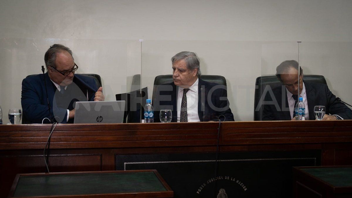 Los jueces que dictaron la resolución: (izquierda a derecha), Germán Sutter Schneider, José María Escobar Cello y Luciano Lauría. 