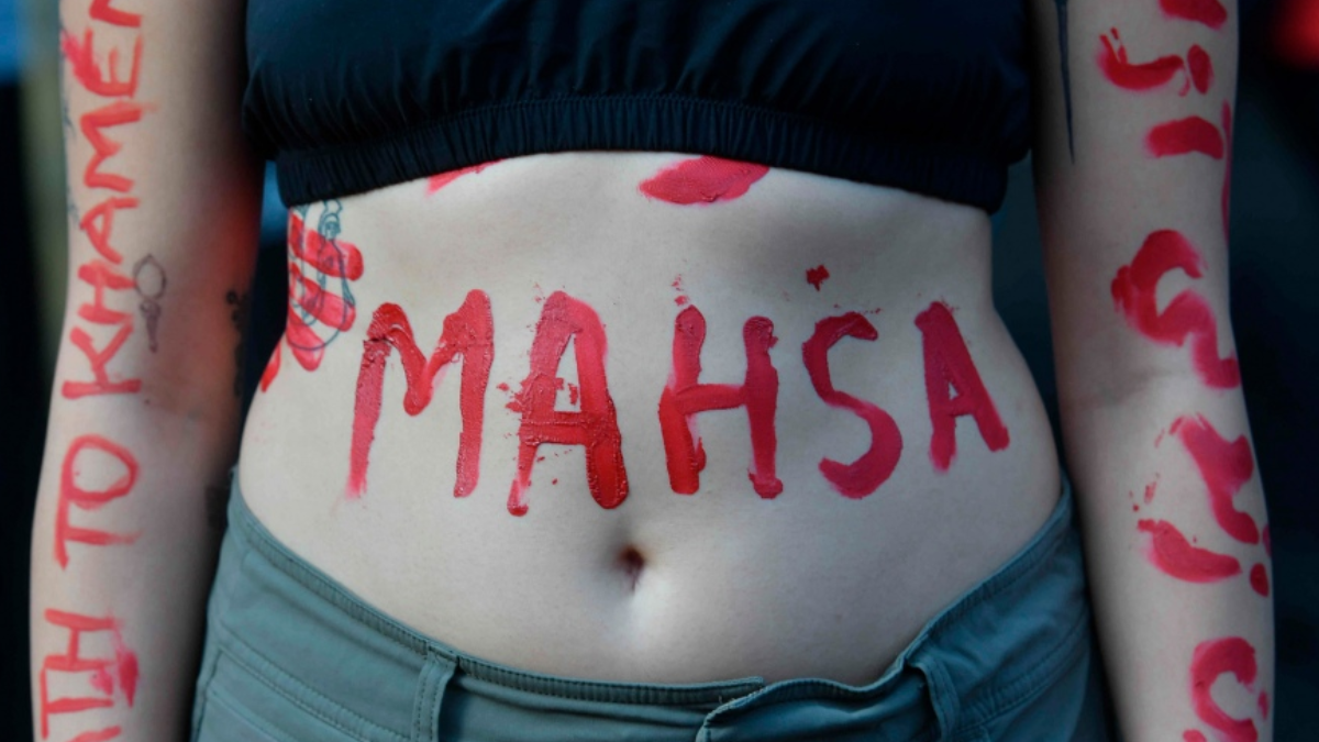 Organizaciones feministas y de derechos humanos repudiaron la violencia contra las mujeres en Irán.