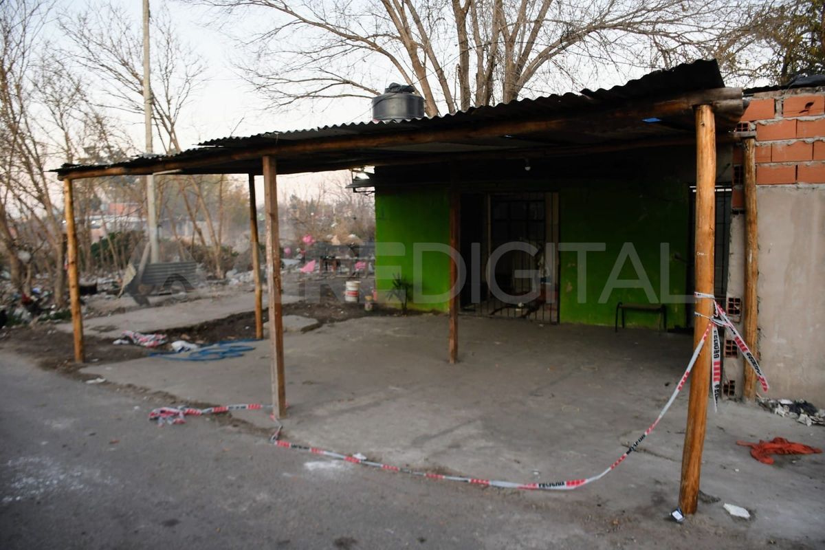 Las víctimas murieron en el lugar como consecuencia de las múltiples heridas de arma de fuego.