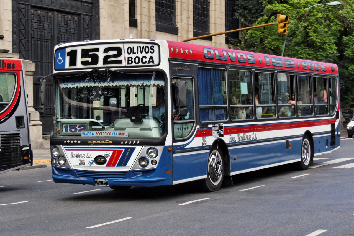 Redujeron el servicio de colectivos en AMBA un 50%. Redujeron el servicio de colectivos en AMBA un 50%.