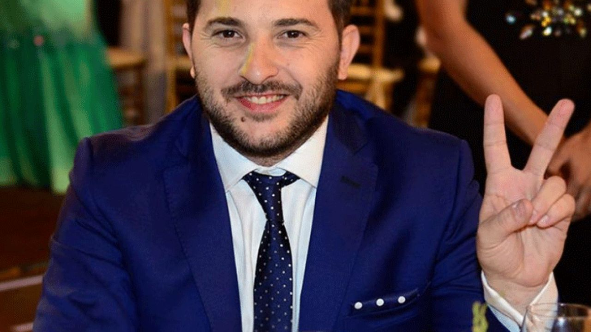 Diego Brancatelli le respondió en un precario inglés al turista que pagó con una montaña de billetes en una parrilla