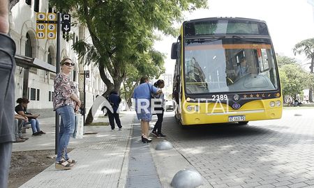 El intendente Emilio Jatón aseguró que no evalúan aumentar el boleto de colectivos. El intendente Emilio Jatón aseguró que no evalúan aumentar el boleto de colectivos.