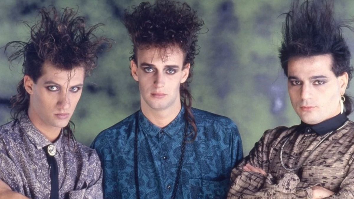 Soda Stereo, influenciada por bandas como The Police, llevó el rock en español a otro nivel con su estilo innovador y presencia internacional. Soda Stereo, influenciada por bandas como The Police, llevó el rock en español a otro nivel con su estilo innovador y presencia internacional.