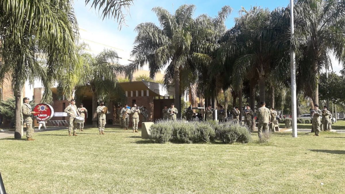 La banda del Liceo volvió a tocar en apoyo al personal de la salud.