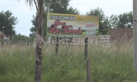 El barrio se conformó con el correr de los años pero muchos de sus vecinos aún no pudieron escriturar por el pleito judicial. El barrio se conformó con el correr de los años pero muchos de sus vecinos aún no pudieron escriturar por el pleito judicial.
