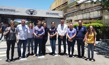 La delegación de la Unión Europea visitando establecimientos santafesinos. La delegación de la Unión Europea visitando establecimientos santafesinos.