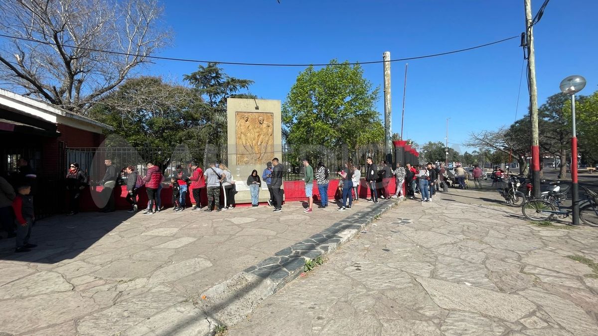 Los socios de Colón que quieran acceder a descuentos familiares deberán acercarse a la sede del club.- Los socios de Colón que quieran acceder a descuentos familiares deberán acercarse a la sede del club.-
