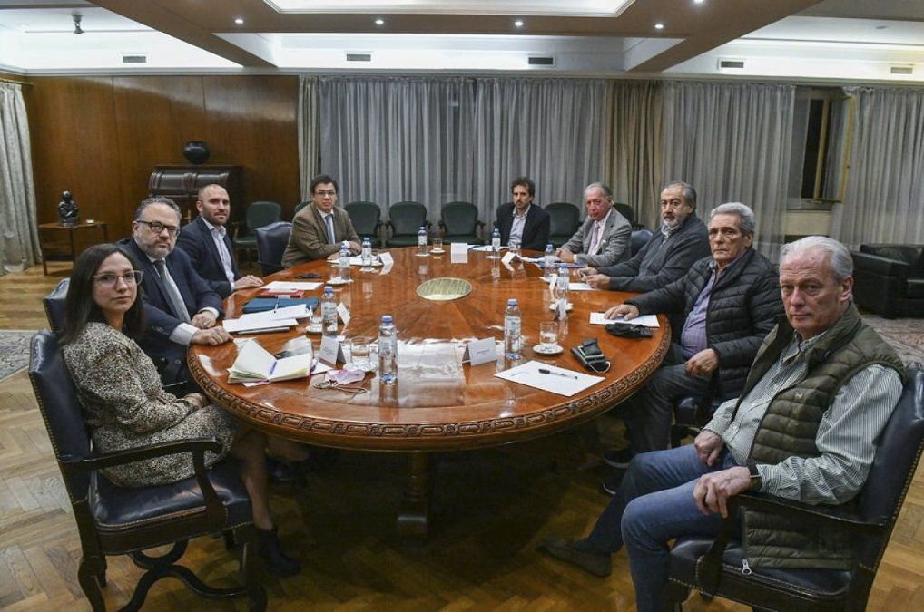 El Gobierno Nacional se reune con empresarios y la CGT. Foto NA