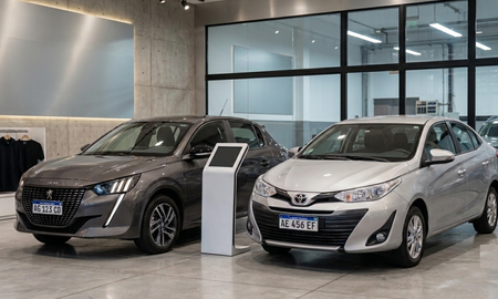 Peugeot 208 vs. Toyota Yaris: cuál conviene comprar.