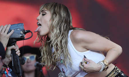 Miley Cyrus confesó que su sexualidad logra colarse hasta en su manera de decorar su casa Miley Cyrus confesó que su sexualidad logra colarse hasta en su manera de decorar su casa