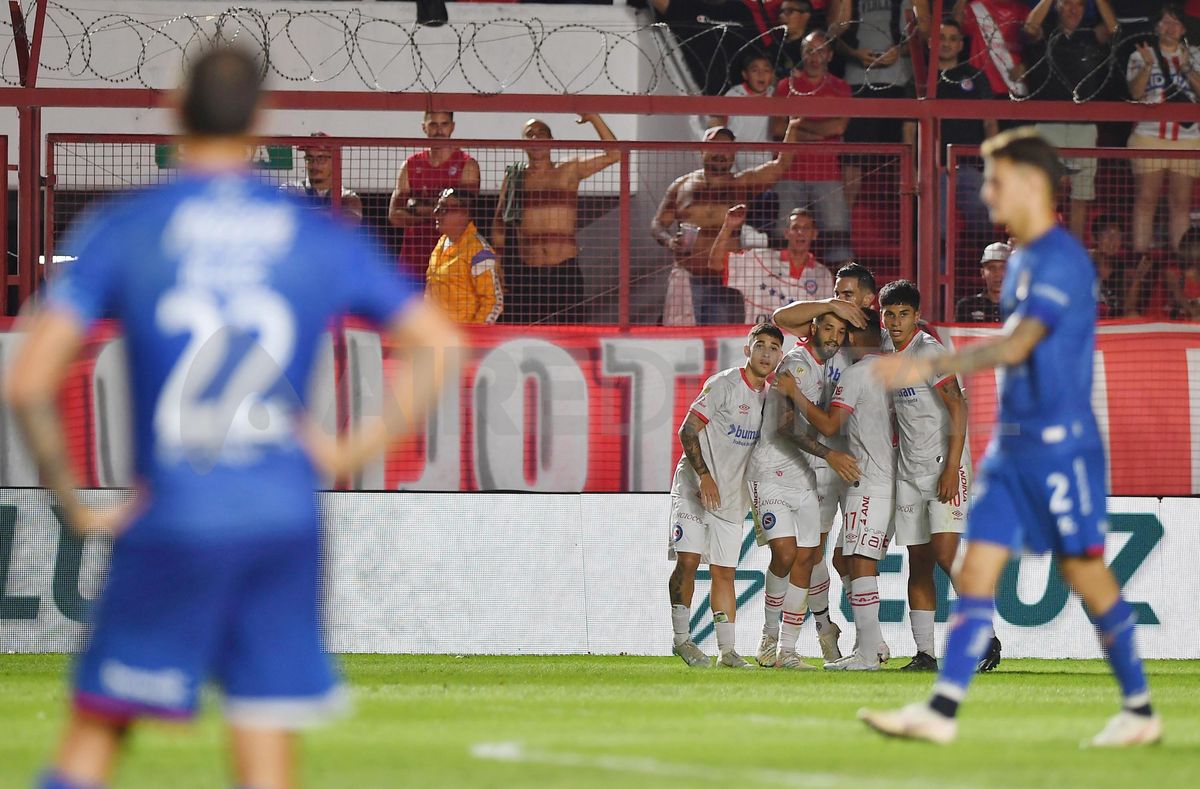 Unión de Santa Fe visita este martes a Argentinos Juniors por la undécima fecha de la Liga Profesional.