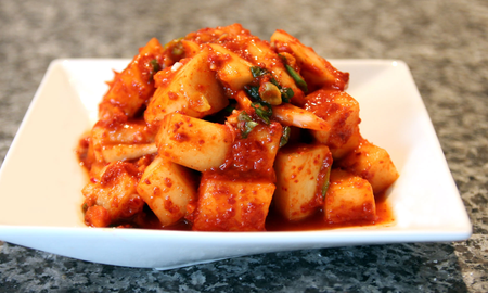 Aire de Santa Fe | Kkakdugi: la receta coreana, muy parecida al kimchi, perfecta para hacer en casa