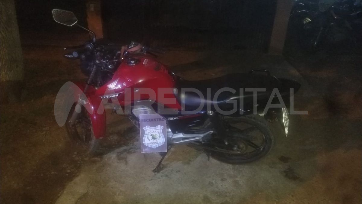 La moto que robaron y luego descartaron en el barrio Liceo Norte.