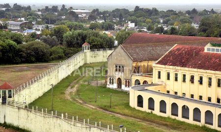 16 agentes del Servicio Penitenciario dieron positivo al coronavirus este miércoles. 16 agentes del Servicio Penitenciario dieron positivo al coronavirus este miércoles.