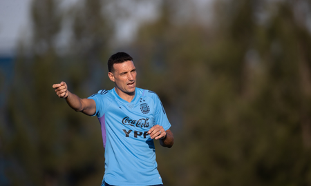 Lionel Scaloni dirigió el primer entrenamiento de la Selección Argentina. Lionel Scaloni dirigió el primer entrenamiento de la Selección Argentina.