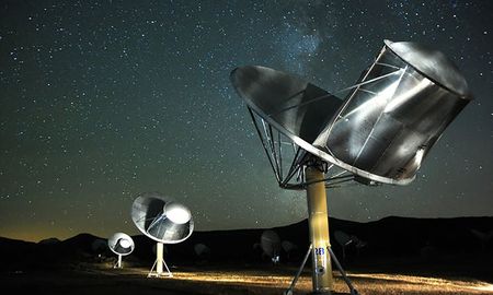 Nada impide que la vida pueda desarrollarse en planetas que giren alrededor de otras estrellas. Foto: el Telescopio Allen del Seti y la Universidad de California busca signos de inteligencia extraterrestre. Nada impide que la vida pueda desarrollarse en planetas que giren alrededor de otras estrellas. Foto: el Telescopio Allen del Seti y la Universidad de California busca signos de inteligencia extraterrestre.