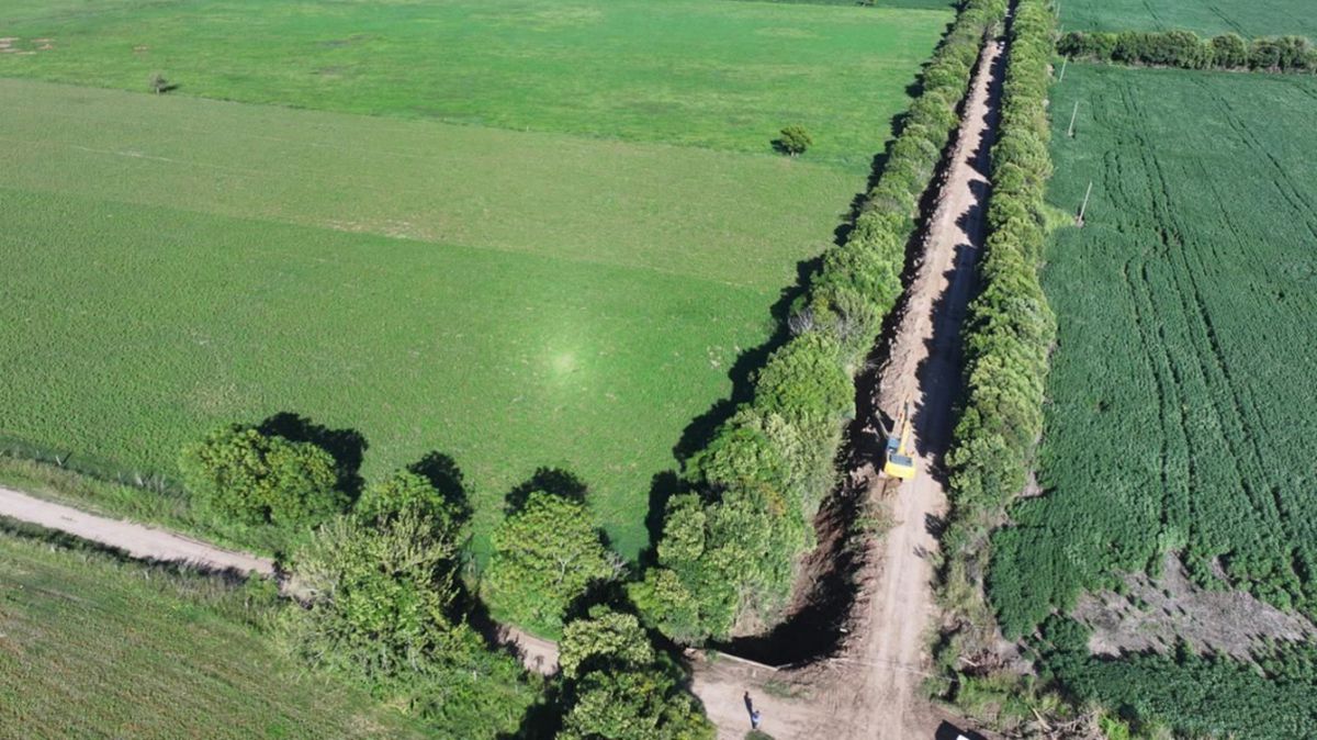 La Provincia de Santa Fe mejora los drenajes hídricos con obras en el Canal Sur de Esperanza. La Provincia de Santa Fe mejora los drenajes hídricos con obras en el Canal Sur de Esperanza.