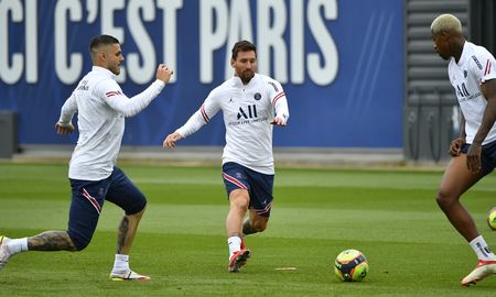 Lionel Messi entrena en el Paris Saint-Germain con muchas chances de hacer su debut este domingo, ante el Reims, por la cuarta fecha de la Ligue 1. Lionel Messi entrena en el Paris Saint-Germain con muchas chances de hacer su debut este domingo, ante el Reims, por la cuarta fecha de la Ligue 1.