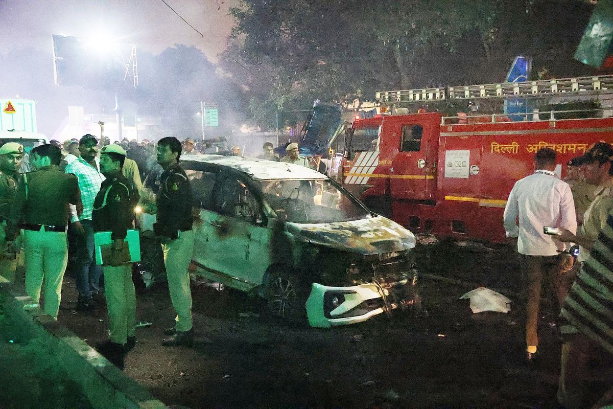 Al menos ocho personas murieron y diecinueve resultaron heridas tras la explosión de un vehículo la tarde de este lunes en un concurrido barrio de Nueva Delhi