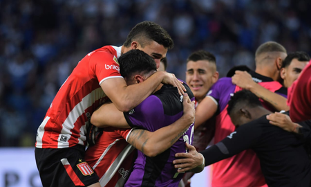 Estudiantes se consagró campeón de la Copa de la Liga 2024 tras vencer a Vélez en la final. Estudiantes se consagró campeón de la Copa de la Liga 2024 tras vencer a Vélez en la final.