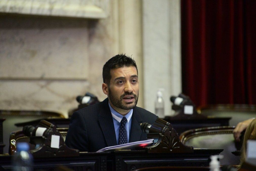 Diputado de Juntos por el Cambio presentó un proyecto para dolarizar la economía.