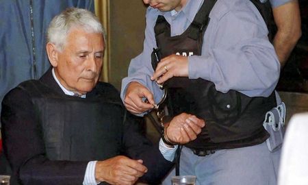 El cuerpo del represor Miguel Osvaldo Etchecolatz, quien falleció el sábado pasado a los 93 años, fue sometido hoy a una autopsia. El cuerpo del represor Miguel Osvaldo Etchecolatz, quien falleció el sábado pasado a los 93 años, fue sometido hoy a una autopsia.