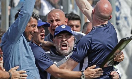 maradona: riquelme se vendio, un club no se maneja como un vestuario maradona: riquelme se vendio, un club no se maneja como un vestuario