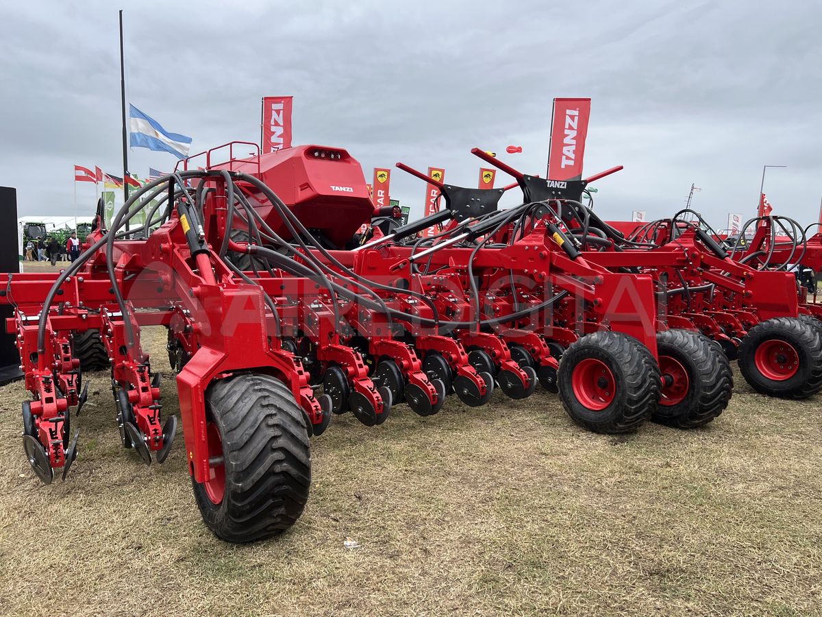 Tanzi presentó sus sembradoras en la Expoagro 2025.