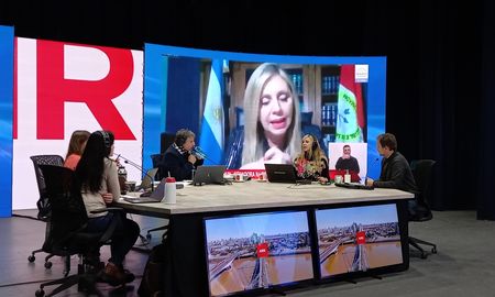La senadora nacional María de los Ángeles Sacnun expresó en Ahora Vengo que hará el esfuerzo y trabajará en el diálogo para lograr la unidad, pero si esto no ocurre no hay que dramatizar las internas. La senadora nacional María de los Ángeles Sacnun expresó en Ahora Vengo que hará el esfuerzo y trabajará en el diálogo para lograr la unidad, pero si esto no ocurre no hay que dramatizar las internas.