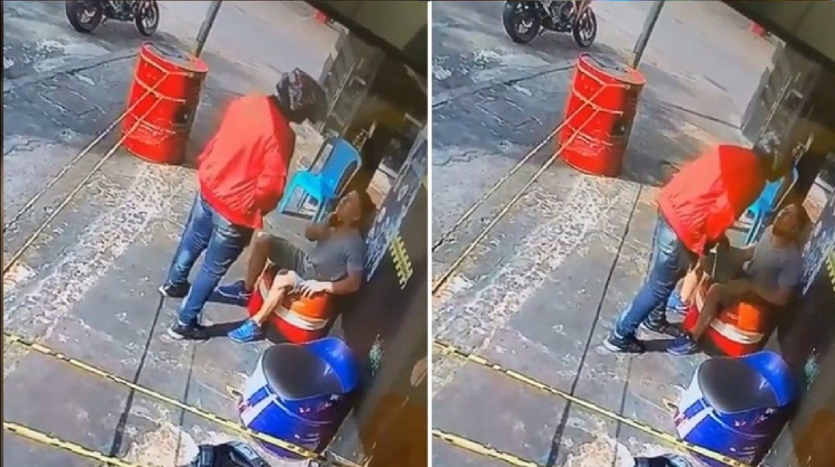 Un motochorro le robó el celular