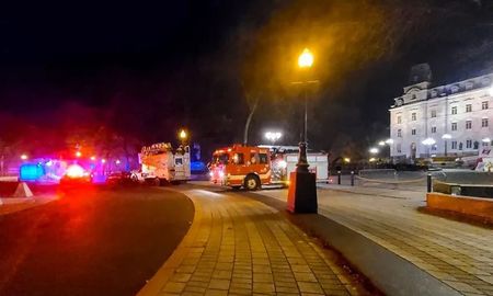 Un hombre disfrazado con atuendo medieval mató a dos personas y apuñaló a otra cinco en el centro histórico de la ciudad de Quebec, Canadá. Un hombre disfrazado con atuendo medieval mató a dos personas y apuñaló a otra cinco en el centro histórico de la ciudad de Quebec, Canadá.