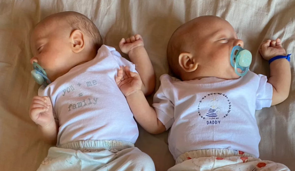 Fue viral en Twitter: es mamá de gemelos y no los puede identificar