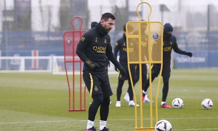 Lionel Messi se reintegró a los entrenamientos de Paris Saint-Germain luego de unas mini vacaciones en Los Alpes. Lionel Messi se reintegró a los entrenamientos de Paris Saint-Germain luego de unas mini vacaciones en Los Alpes.