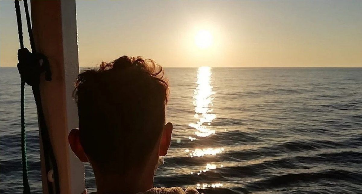 Viene de Egipto y fue rescatado por el barco Open Arms que lleva a bordo 217 migrantes