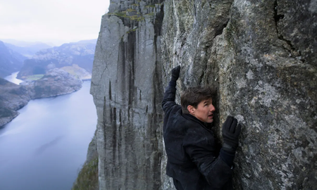 Quiso imitar a Tom Cruise en Misión Imposible pero le salió mal: cayó al vacío desde un acantilado Quiso imitar a Tom Cruise en Misión Imposible pero le salió mal: cayó al vacío desde un acantilado