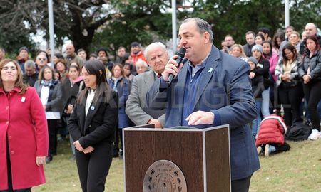 El intendente de Santa Fe, Juan Pablo Poletti, volvió a mostrarse a favor de la regulación de las aplicaciones de viajes dentro del esquema de transporte público. El intendente de Santa Fe, Juan Pablo Poletti, volvió a mostrarse a favor de la regulación de las aplicaciones de viajes dentro del esquema de transporte público.