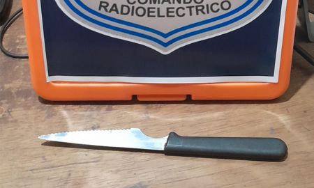 Al hombre detenido le secuestraron el cuchillo que fue utilizado para el asalto. Al hombre detenido le secuestraron el cuchillo que fue utilizado para el asalto.